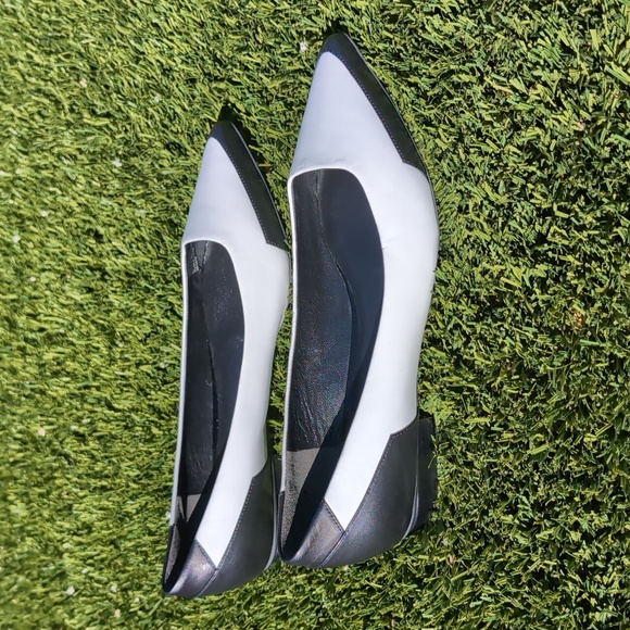 NWOB Kenneth Cole Mulberry Pointed Toe Color Block Black and White Ballet Flats - Picture 5 of 11